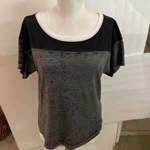 Black heather gray white ribbed neck no fabric content possibly cotton rayon new